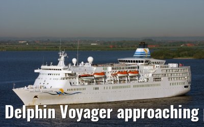 Delphin Voyager approaching port of Hamburg, 10. May 2008