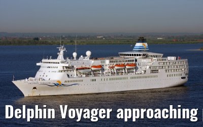 Delphin Voyager approaching port of Hamburg, 10. May 2008