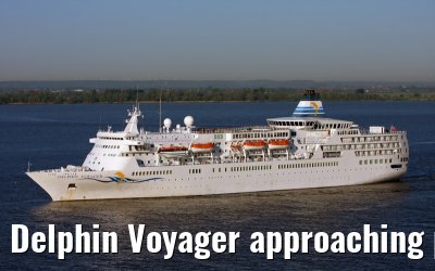 Delphin Voyager approaching port of Hamburg, 10. May 2008