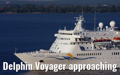 Delphin Voyager approaching port of Hamburg, 10. May 2008