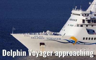 Delphin Voyager approaching port of Hamburg, 10. May 2008