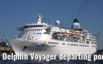 Delphin Voyager departing port of Hamburg, 10. May 2008