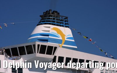 Delphin Voyager departing port of Hamburg, 10. May 2008