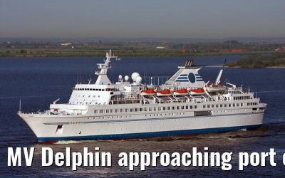 MV Delphin approaching port of Hamburg, 10. May 2008