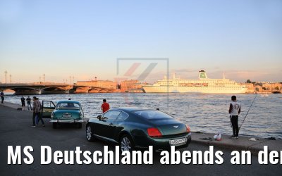 MS Deutschland abends an der Newa in St. Petersburg 12.07.2018