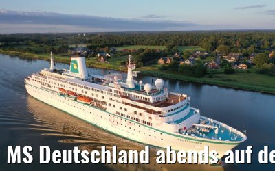 MS Deutschland abends auf dem Nord-Ostsee-Kanal 21.07.2019