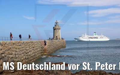 MS Deutschland vor St. Peter Port Guernsey
