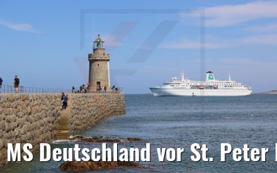MS Deutschland vor St. Peter Port Guernsey