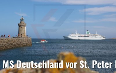 MS Deutschland vor St. Peter Port Guernsey