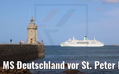 MS Deutschland vor St. Peter Port Guernsey