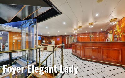 Foyer Elegant Lady