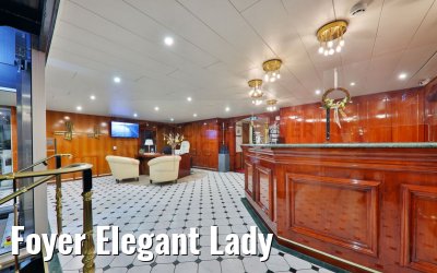 Foyer Elegant Lady