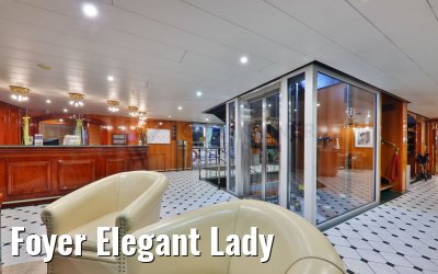 Foyer Elegant Lady