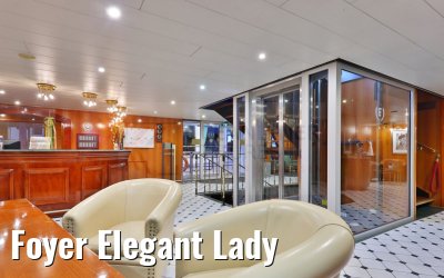 Foyer Elegant Lady