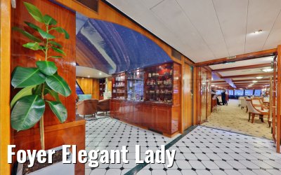 Foyer Elegant Lady