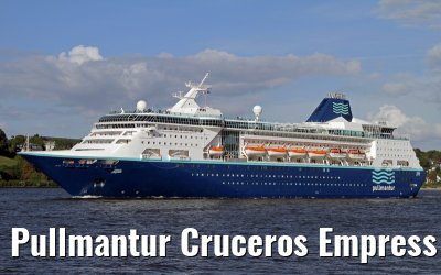 Pullmantur Cruceros Empress outbound port of Hamburg, 16. September 2013