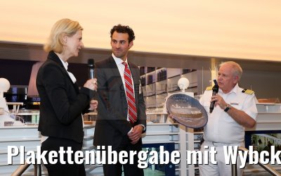 Plakettenübergabe mit Wybcke Meier, Jan Henze und Kjell Holm Mein Schiff 4 Kiel 14.05.2015