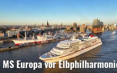 MS Europa vor Elbphilharmonie und Cap San Diego 04.09.2023