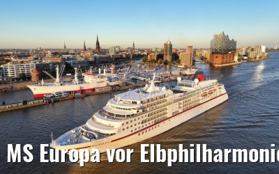 MS Europa vor Elbphilharmonie und Cap San Diego 04.09.2023