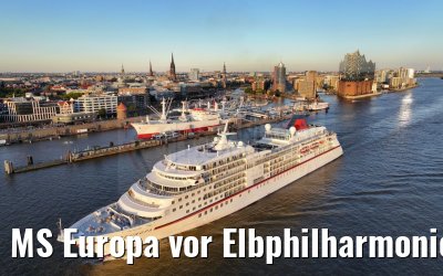 MS Europa vor Elbphilharmonie und Cap San Diego 04.09.2023