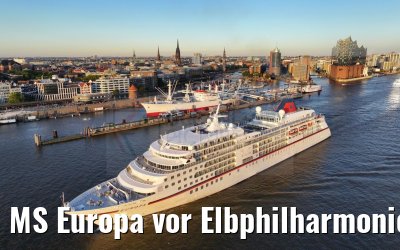 MS Europa vor Elbphilharmonie und Cap San Diego 04.09.2023