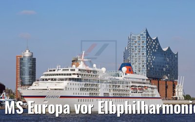 MS Europa vor Elbphilharmonie und Columbus Haus Hamburg 26.06.2018