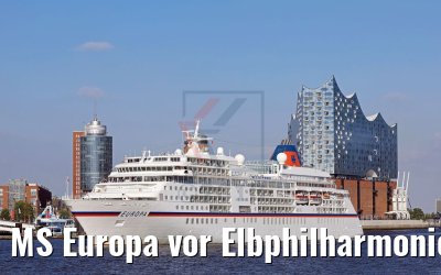 MS Europa vor Elbphilharmonie und Columbus Haus Hamburg 26.06.2018
