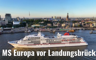 MS Europa vor Landungsbrücken Hamburg 04.09.2023