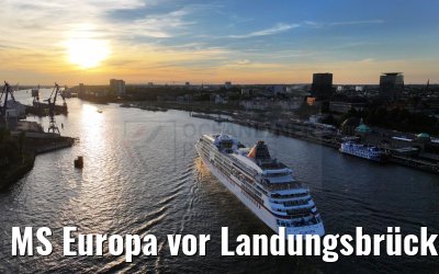 MS Europa vor Landungsbrücken Hamburg 04.09.2023