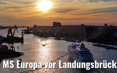 MS Europa vor Landungsbrücken Hamburg 04.09.2023