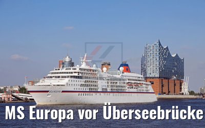 MS Europa vor Überseebrücke mit Elbphilharmonie Hamburg 26.06.2018