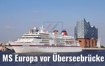 MS Europa vor Überseebrücke mit Elbphilharmonie Hamburg 26.06.2018