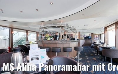MS Alina Panoramabar mit Crew