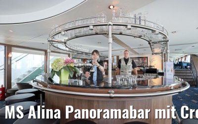 MS Alina Panoramabar mit Crew