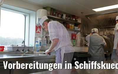 Vorbereitungen in Schiffskueche der MS Ariana 31.03.2015