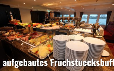 aufgebautes Fruehstuecksbuffet MS Ariana 30.03.2015
