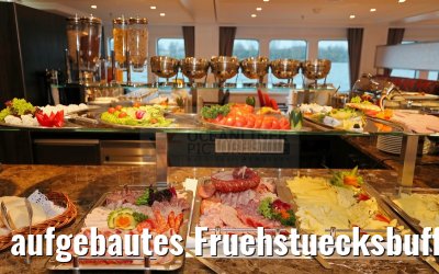 aufgebautes Fruehstuecksbuffet MS Ariana 30.03.2015