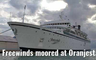 Freewinds moored at Oranjestad, 08. November 2011