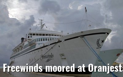 Freewinds moored at Oranjestad, 08. November 2011