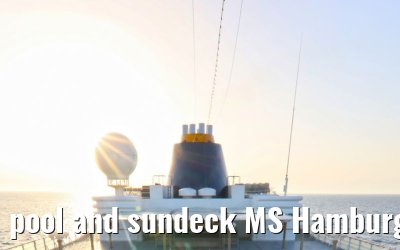 pool and sundeck MS Hamburg blue funnel