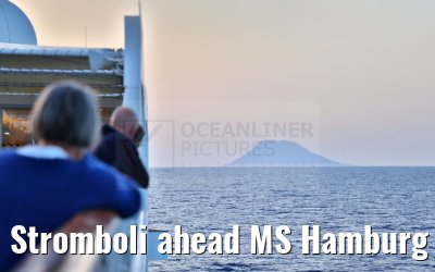 Stromboli ahead MS Hamburg 29.04.2024