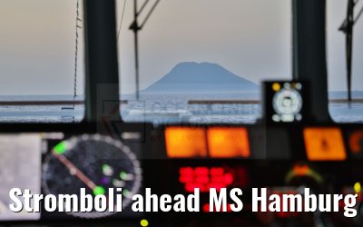 Stromboli ahead MS Hamburg 29.04.2024