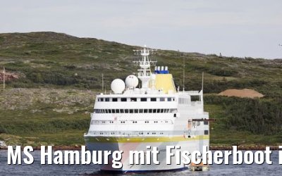 MS Hamburg mit Fischerboot in Red Bay, Labrador