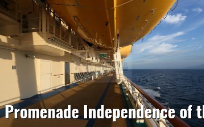 Promenade Independence of the Seas, evening