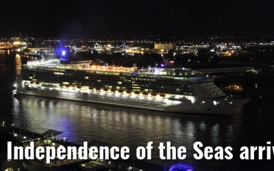 Independence of the Seas arriving in dry dock at the Blohm+Voss shipyard in Hamburg - April 22, 2013