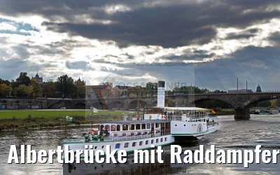 Albertbrücke mit Raddampfer Dresden in Dresden 20.10.2016 Albertbrücke mit Raddampfer Dresden in Dresden 20.10.2016
