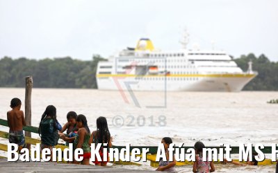Badende Kinder Afúa mit MS Hamburg 04.02.2018 Badende Kinder Afúa mit MS Hamburg 04.02.2018