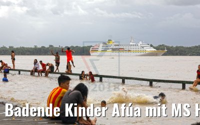 Badende Kinder Afúa mit MS Hamburg 04.02.2018 Badende Kinder Afúa mit MS Hamburg 04.02.2018