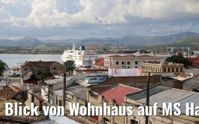 Blick von Wohnhaus auf MS Hamburg Santiago de Cuba 05.12.2017 Blick von Wohnhaus auf MS Hamburg Santiago de Cuba 05.12.2017