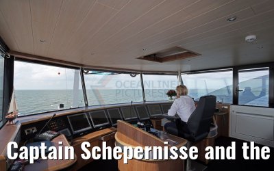 Captain Schepernisse and the bridge MS Alina 04.04.2016 Captain Schepernisse and the bridge MS Alina 04.04.2016